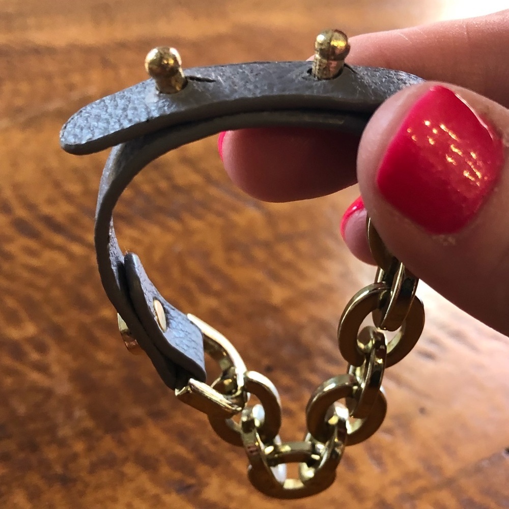 ⛱️Gray Leather and Gold Bracelet